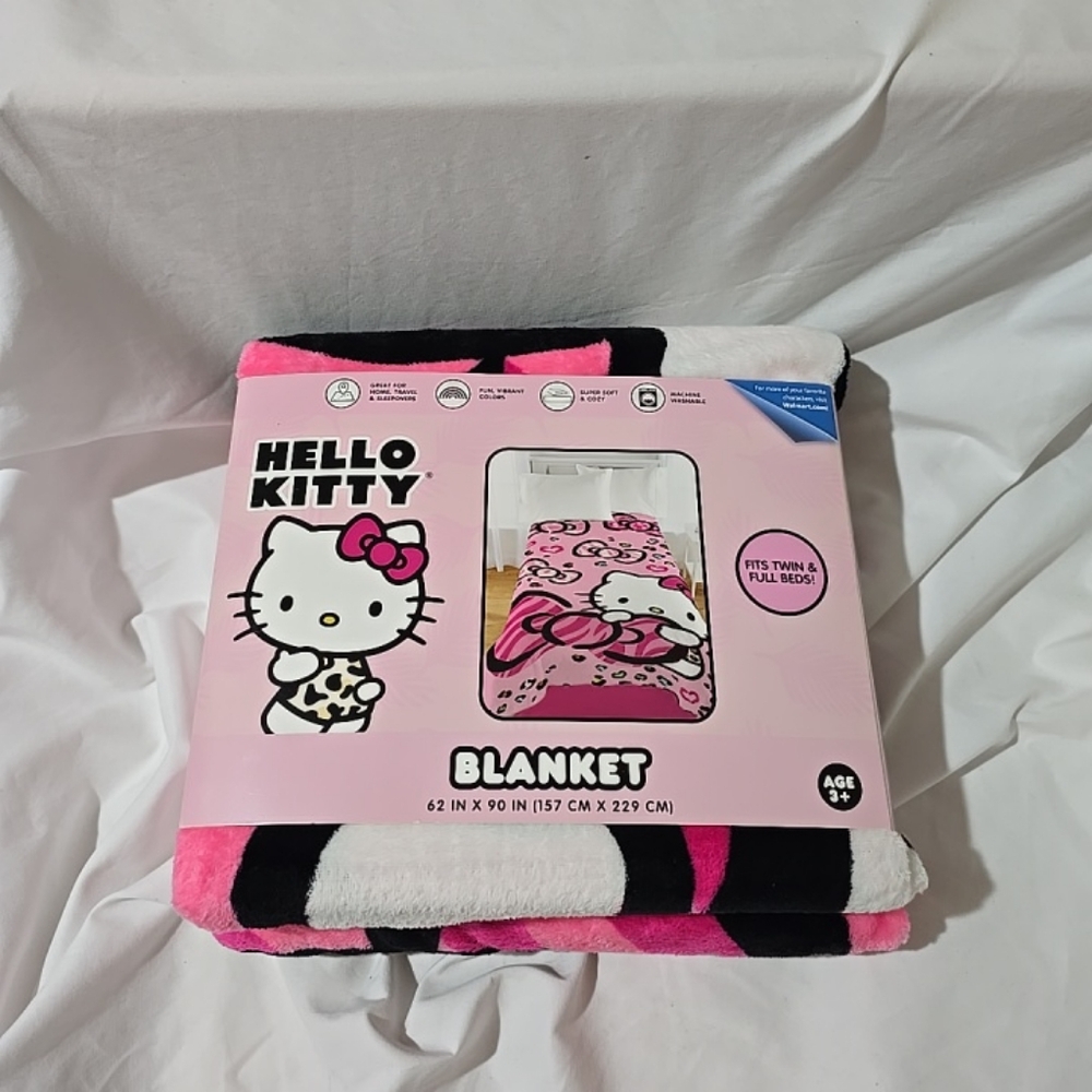 NWT Hello Kitty Throw Blanket 62x90in Silk Touch Pink Black